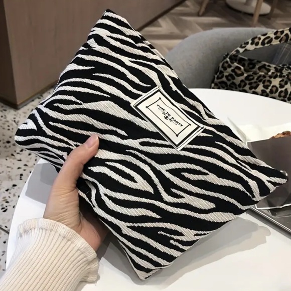 ZEBRA PRINT | Canvas Makeup Bag (Brand New!) ✨ - Picture 2 of 11